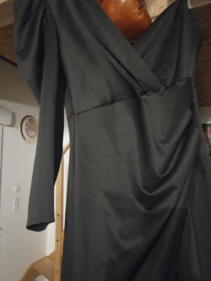 Robe de soirée noire - photo numéro 2