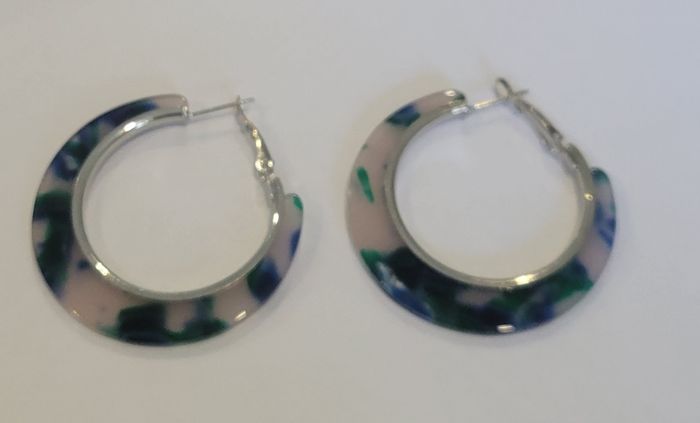 BOUCLES D'OREILLES ANNEAUX CREOLES MARBREES BLEU VERT ! NEUF - photo numéro 4
