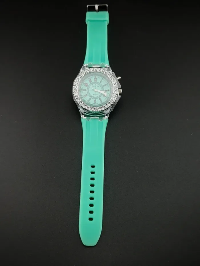 Montre verte fluo, argenté style casino - photo numéro 3