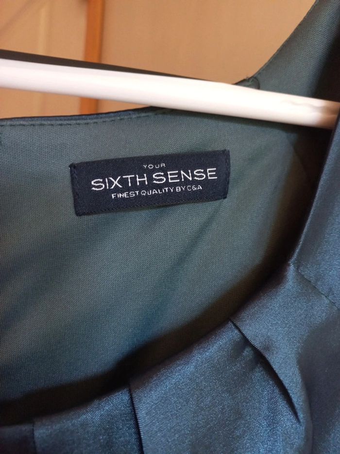 Robe noire et verte - photo numéro 5