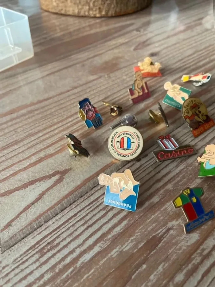 Lot de  pins - photo numéro 2