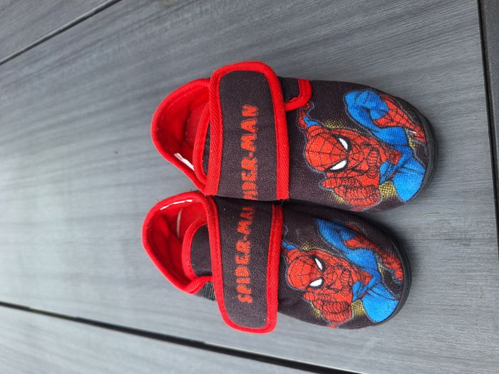 Pantoufles enfant spiderman pointure 28