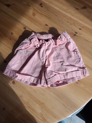 Short fille