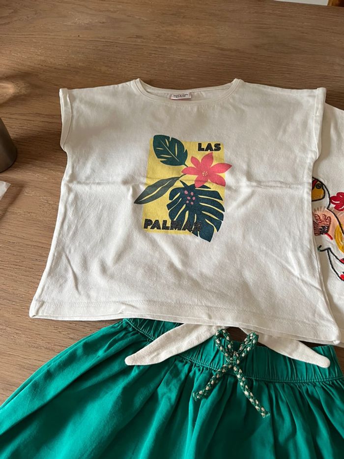 Lot jupe et 2 t-shirts T. 3ans