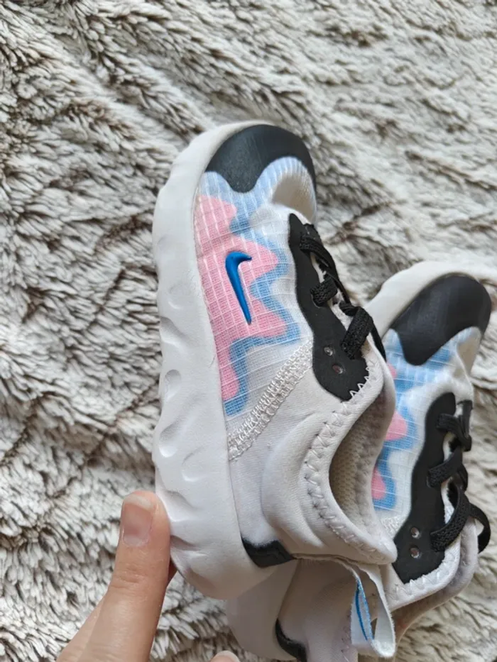 Basket Nike souple 25 - photo numéro 7