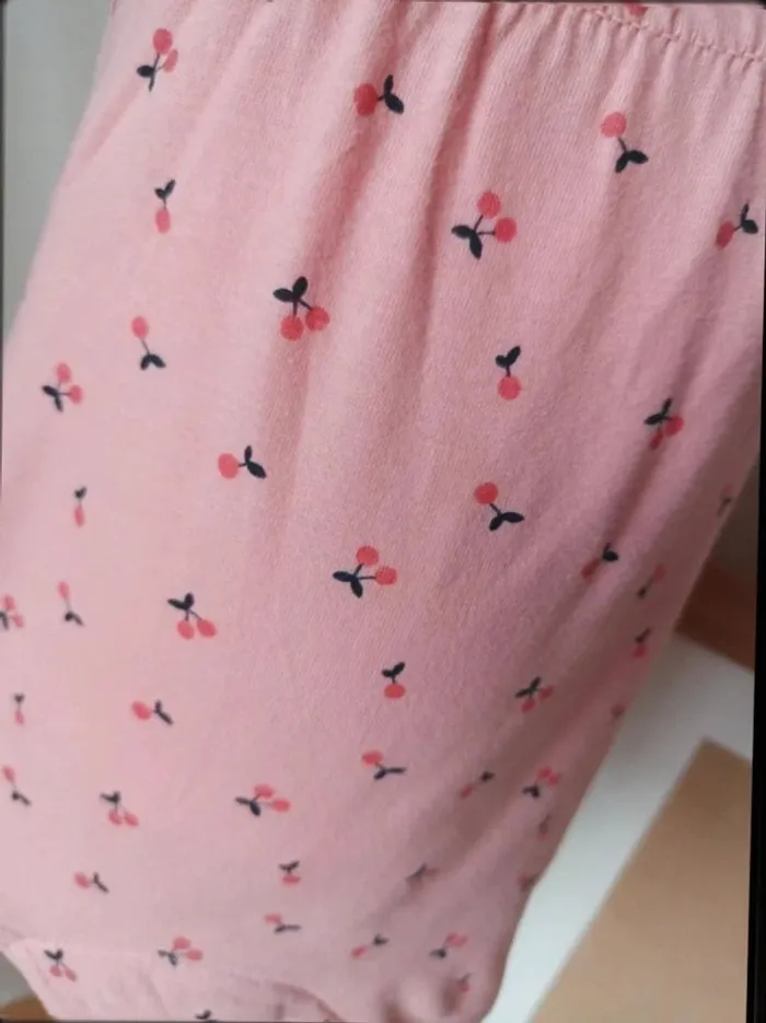 Adorable ensemble combishort & tee-shirt manches courtes Kiabi fille 1 mois - photo numéro 3