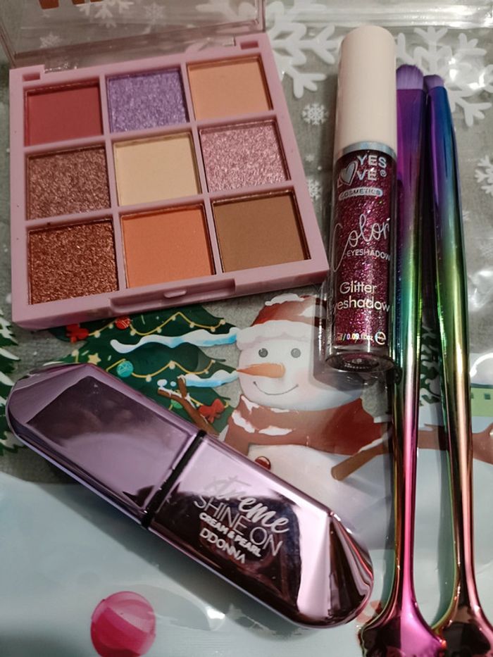 Lot ensemble 3 maquillages 2 accessoires