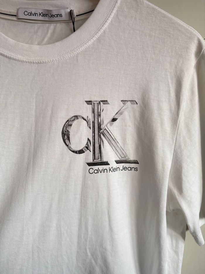 Tee shirt Calvin Klein blanc à manches courtes, taille Xs - photo numéro 8