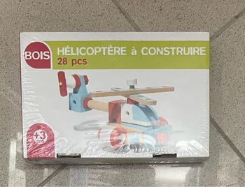 Hélicoptère en bois