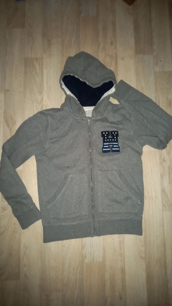 Blouson zippé à capuche