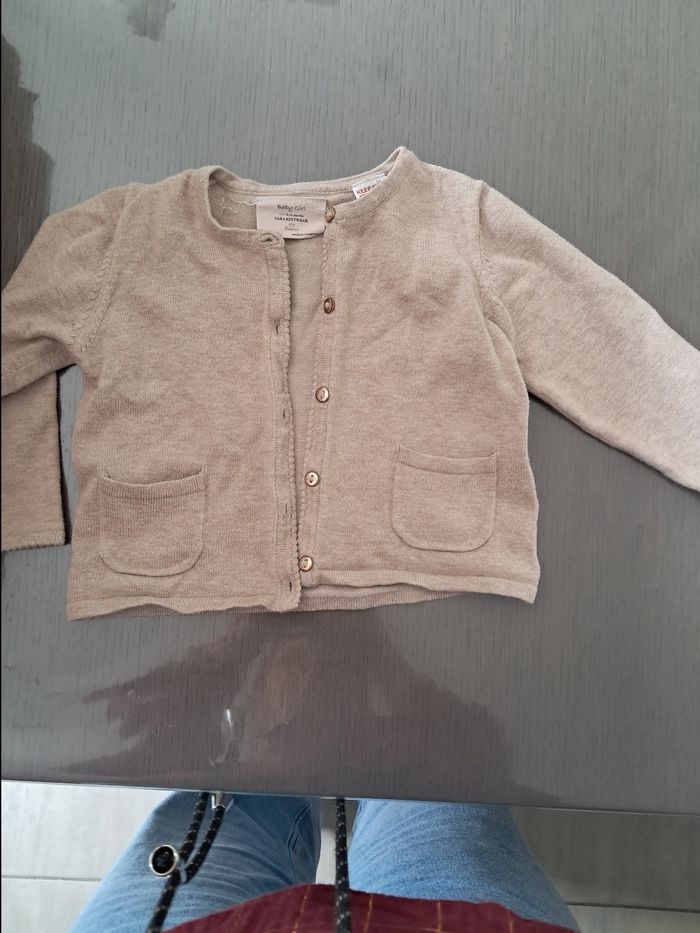 Gilet lainage fin a boutons 9-12 mois