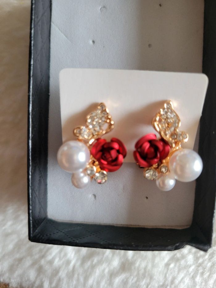 Boucles d'oreilles rose, perles et 🦋 - photo numéro 2