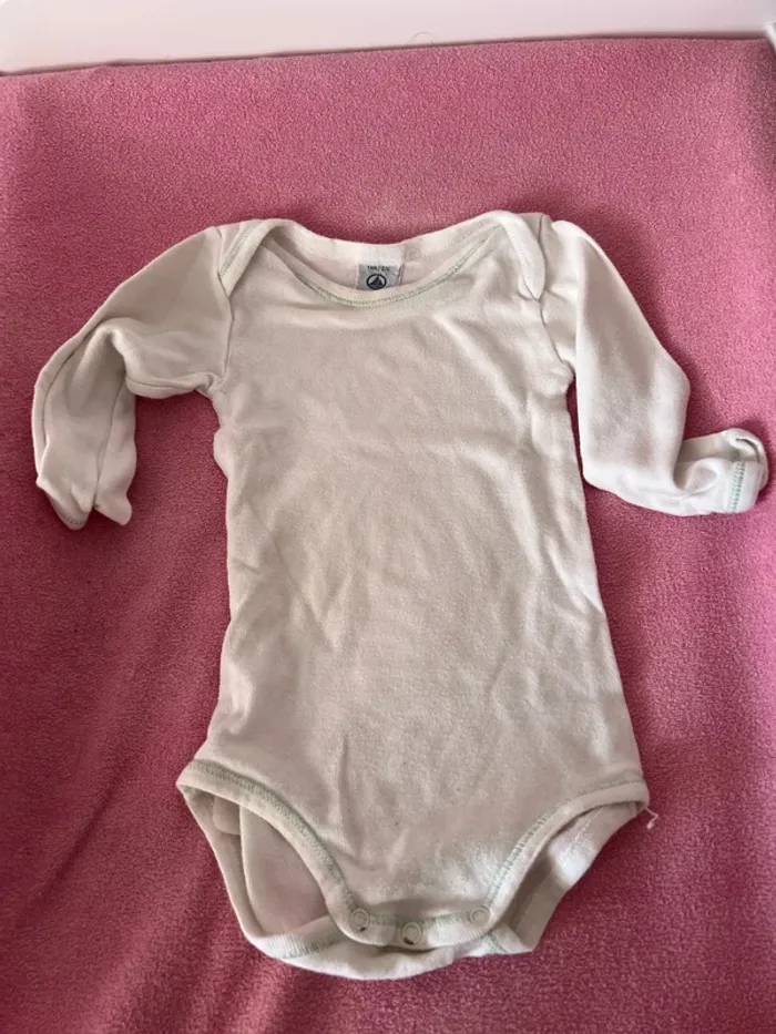 Lot de 11 bodys taille 12 mois - photo numéro 9