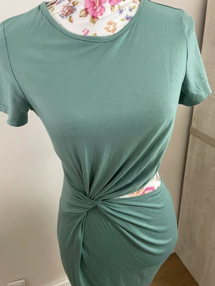 Robe t-shirt décolleté au ventre - photo numéro 2