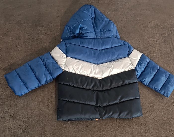 Manteau type doudoune
Taille 9-12 mois - photo numéro 2