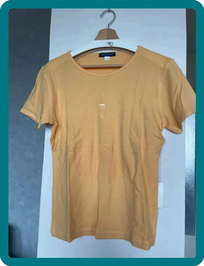 T-shirt jaune