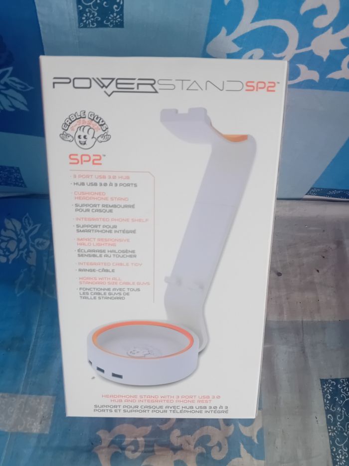 Support casque + 3 usb neuf