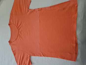 T-shirt fille - T. 10 ans - TB état