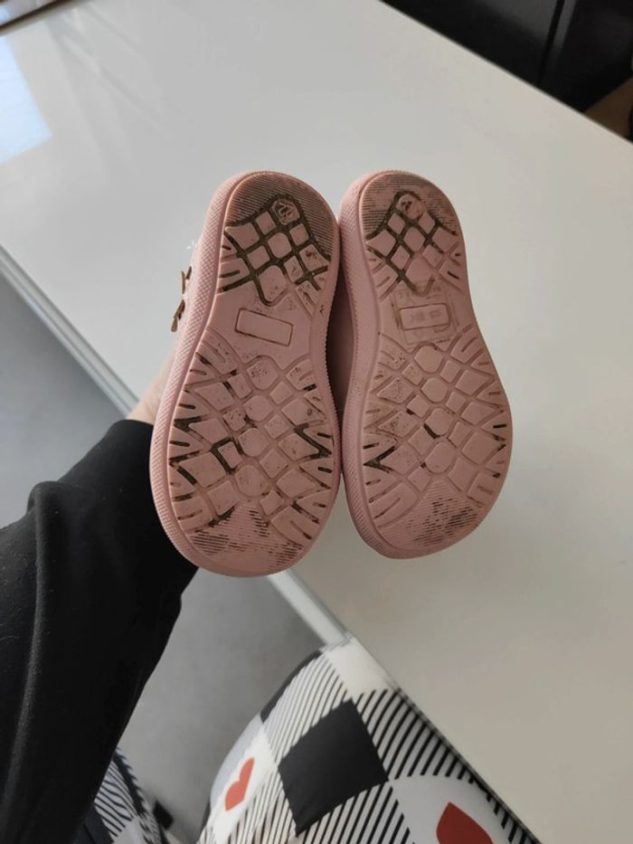 Chaussures t.22 quasi neuves - photo numéro 4