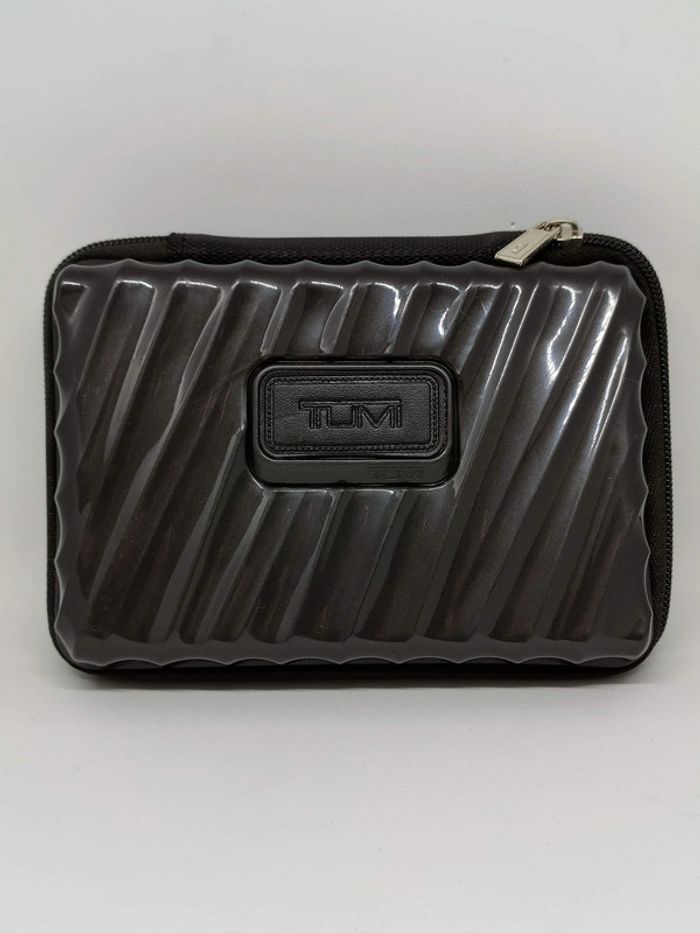 Trousse de toilette/maquillage rigide Tumi by Delta, design élégant et protection optimale
