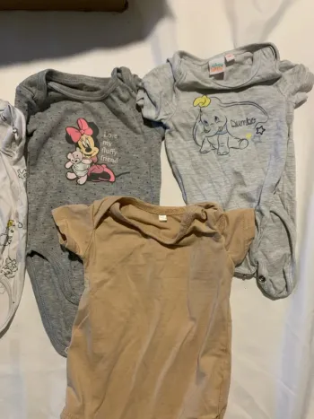 Lot de six bodys 3 mois manches courtes