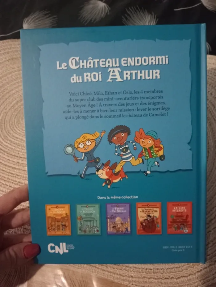 Livre le château endormi du roi Arthur - photo numéro 2