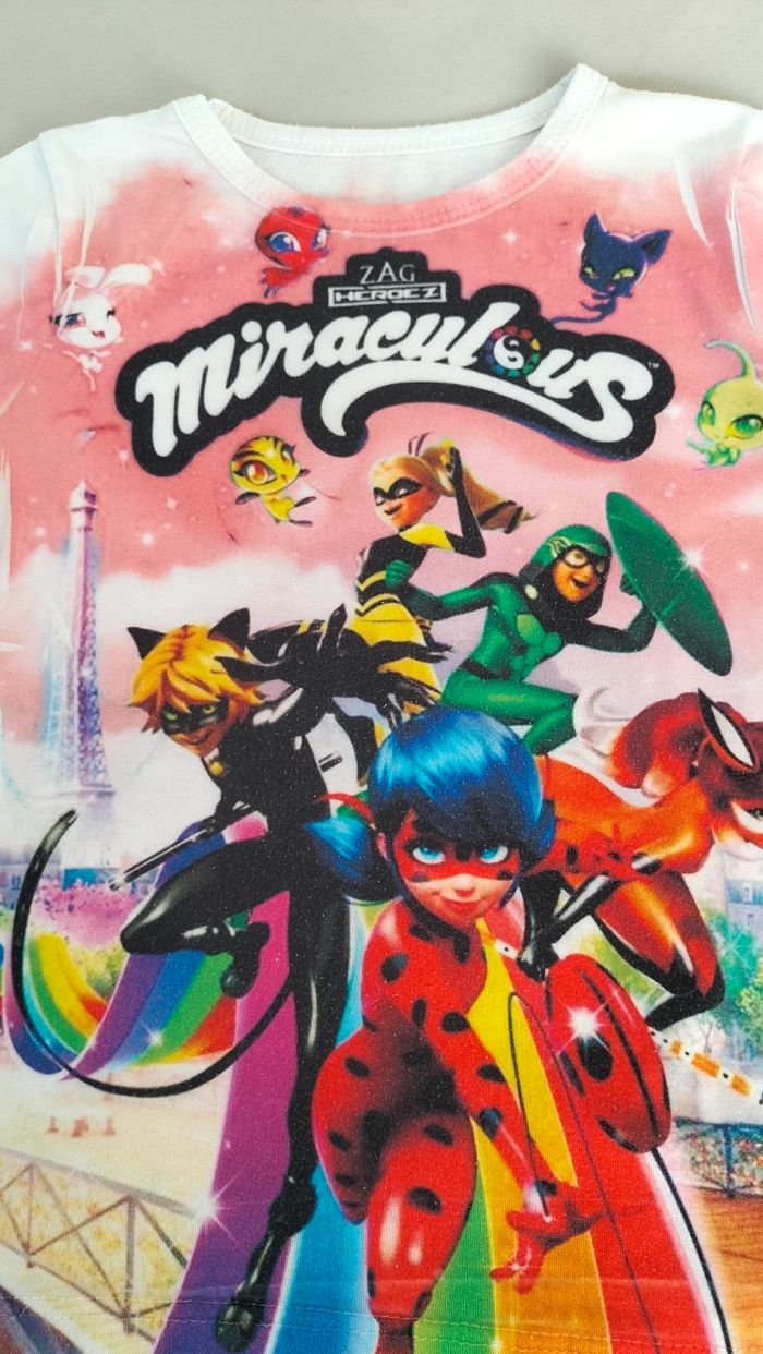 🤍 T-shirt manches courtes Miraculous - 4 ans - Pas de marque - En bon état 🤍 - photo numéro 2