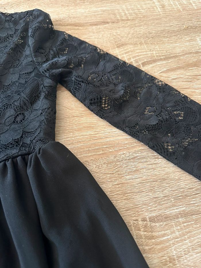 Robe noire et dentelle - photo numéro 4