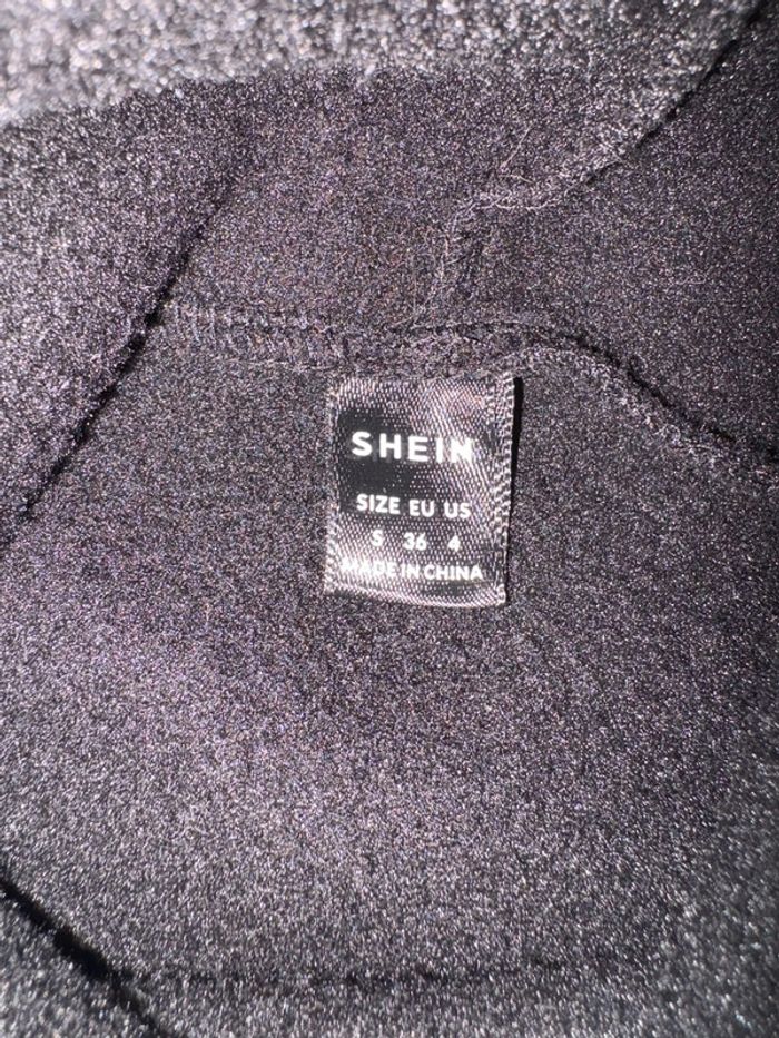 Sweat à capuche noir neuf de la marque shein - photo numéro 3