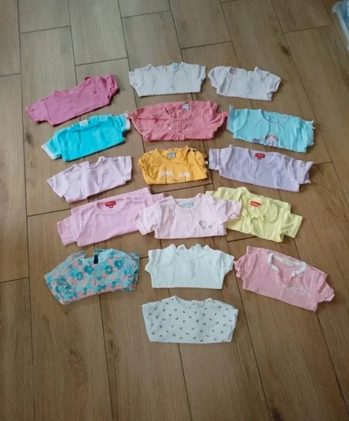 16 t-shirts manches courtes bébé fille 6 mois