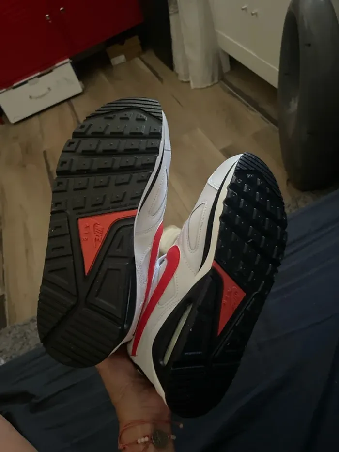 Baskets Nike air Max neuves - photo numéro 4