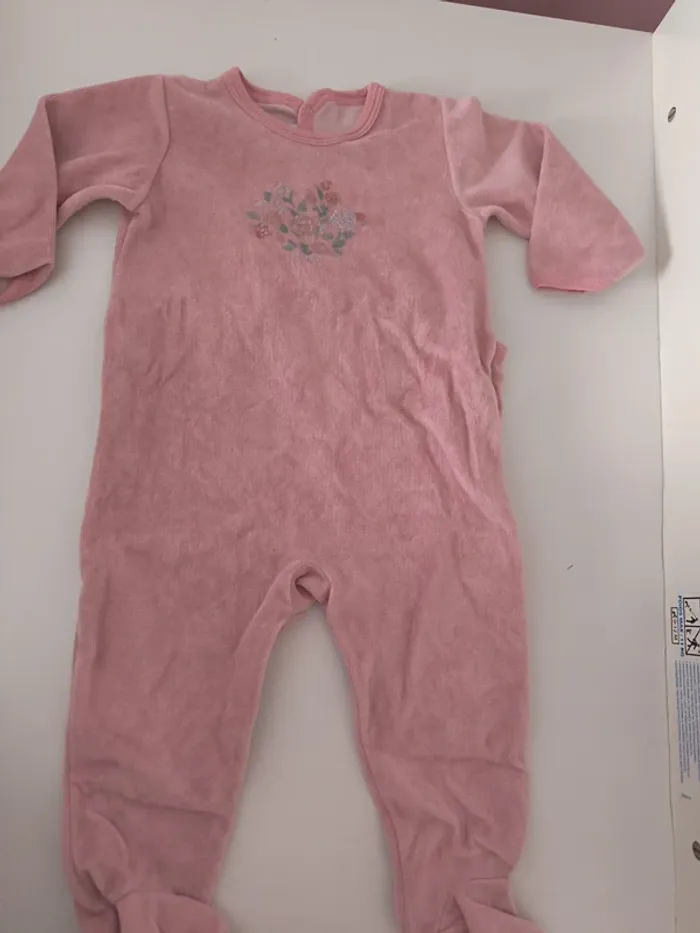 Lot 3 pyjamas 1 piece. 12 mois fille - photo numéro 3