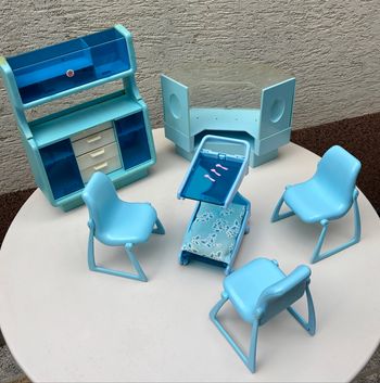 Magnifique Salle à Manger Barbie/Mattel 1978 + Supplement Stand de Magasin 1982