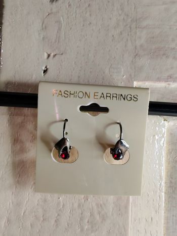 Boucles d'oreilles mains 