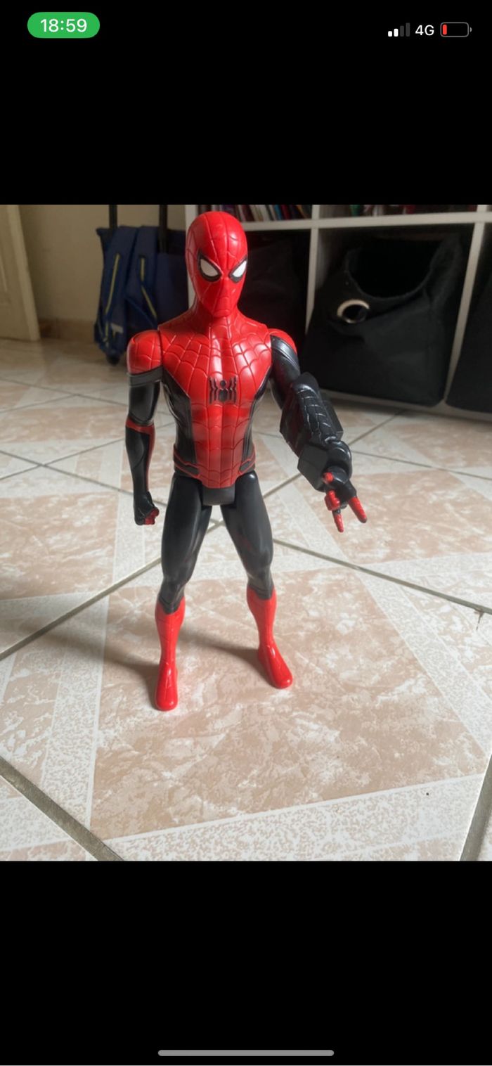 Figurine spider man
