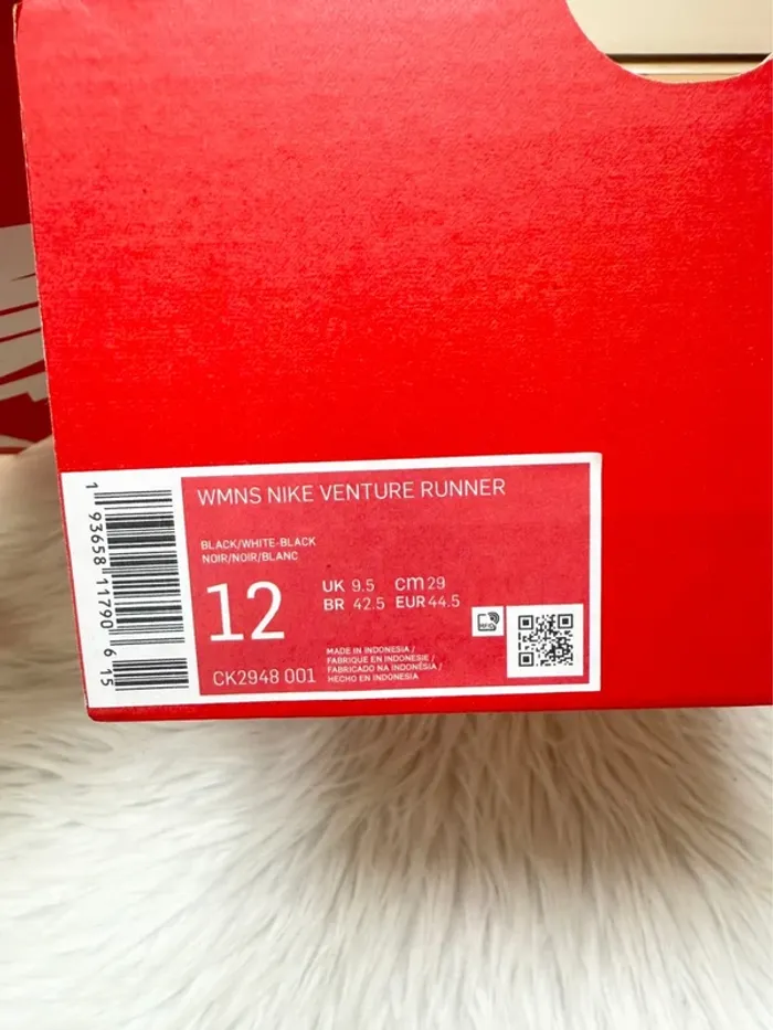 Nike Venture Runner – Taille 44.5 – noir/blanc – Neuf avec étiquette - photo numéro 4