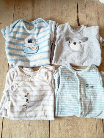 Lot  4 pyjamas 1 mois