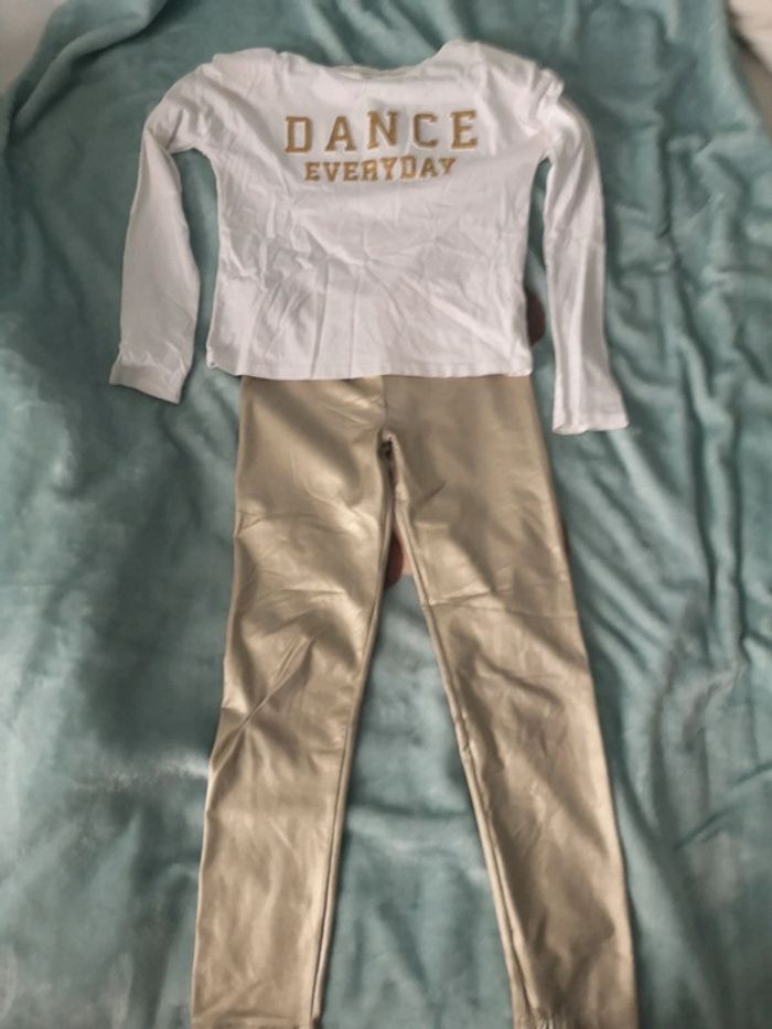 Ensemble legging doré et t shirt 10 ans