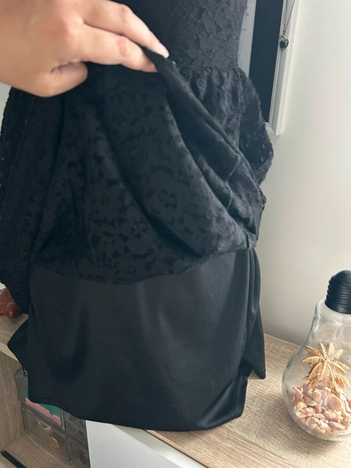 Superbe robe dentelle noire dos nu 😍 - photo numéro 3