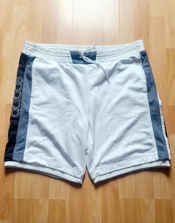 Short Adidas taille XL