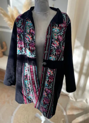 Magnifique manteau bohème chic doux et chaud .