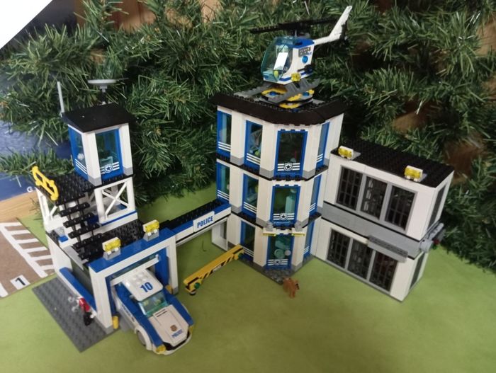 Commissariat de police Lego city 60141