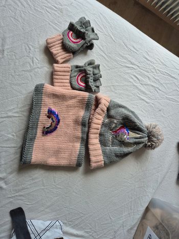 Ensemble bonnet gants tour de cou