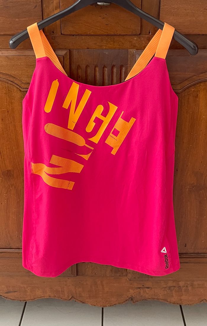 Haute t-shirt pour du sport