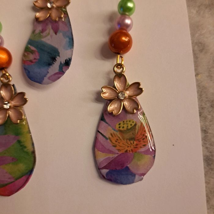 Boucles d'oreilles pendante avec pendentif assortie multicolore - photo numéro 10