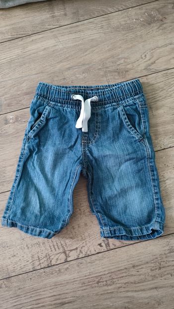 Pantacourt en jean 24 mois.