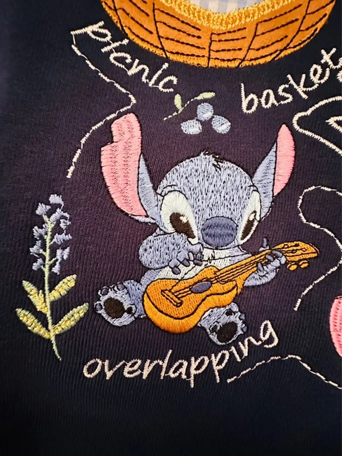 Sweat original Stitch x The Smurfs – Datian Studio – Edition limitée - photo numéro 4