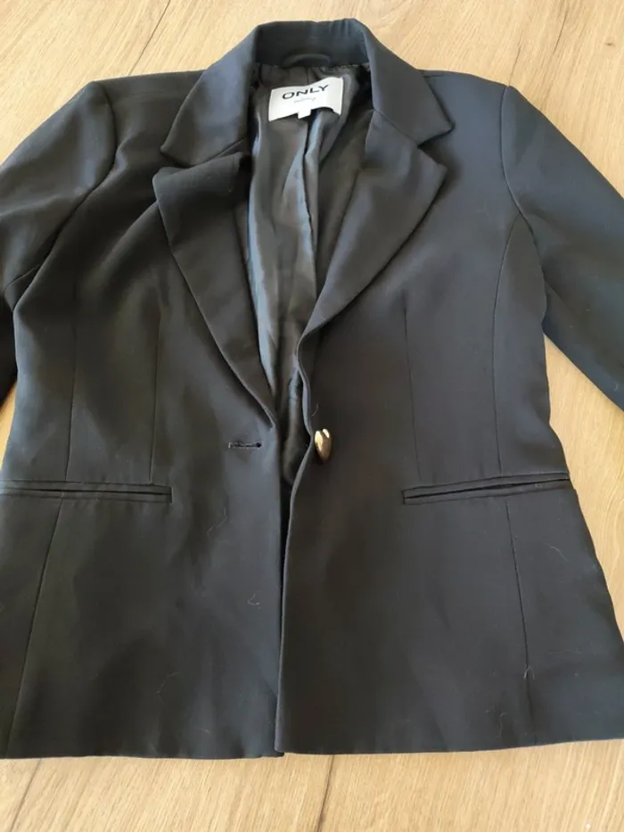 Veste tailleur noire cintrée ONLY taille 36 – bouton doré - photo numéro 5