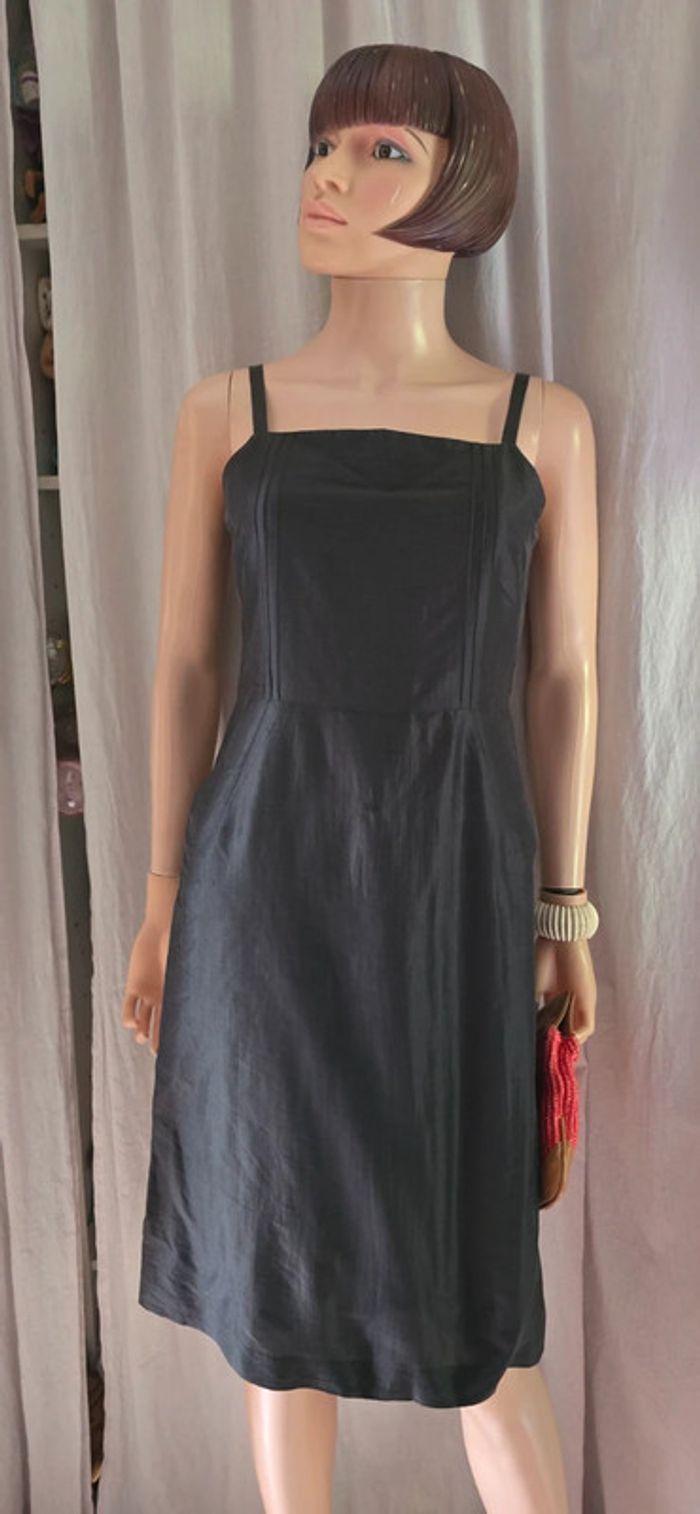 Petite robe noire avec poche marque Caroll 25%soie - photo numéro 6