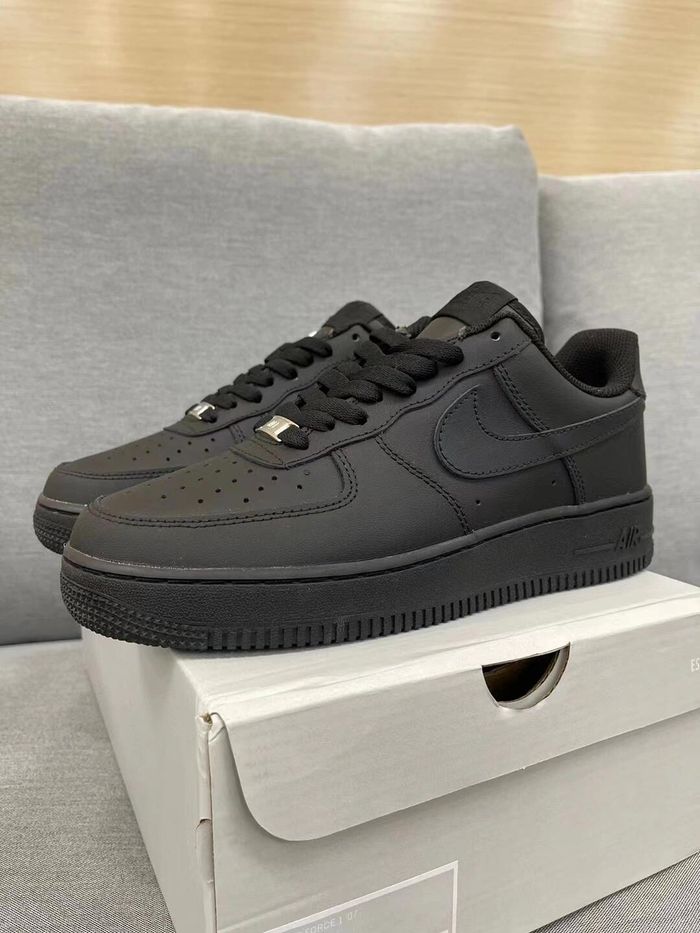 Nike Air Force 1 triple black taille:40 - photo numéro 2